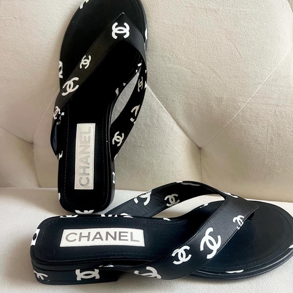 Chanel Leather CC Sandals size 37,5 fit size 7-7.5 US - Picture 2 of 12